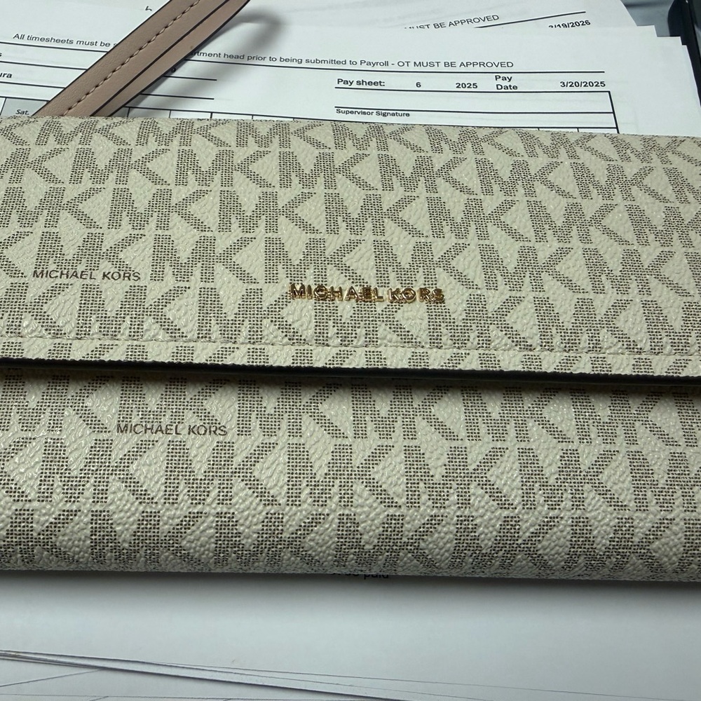 Michael Kors Jet Set large signature logo snap front
